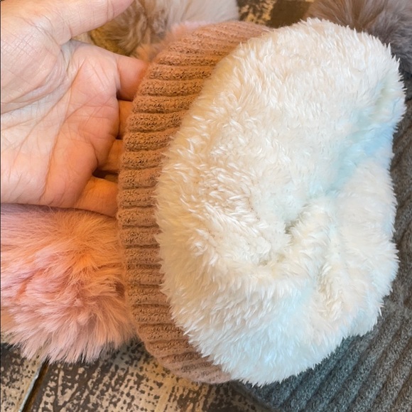 Beanie removable Pom Pom+Back in stock colors! NWT+Disneyland fun - Picture 5 of 8